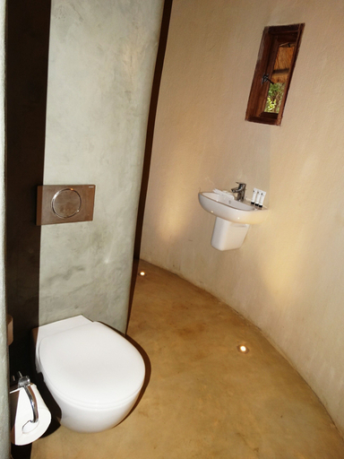 Bathroom 3, Bushfront Lodge, Livingstone