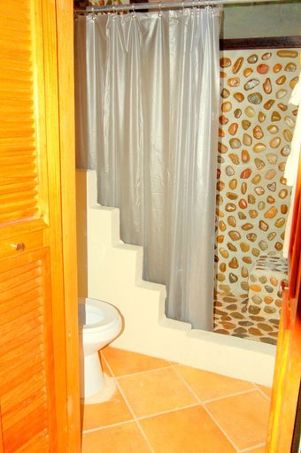 Bathroom 3, Table Rock Jungle Lodge