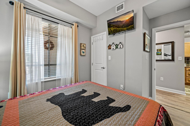 Room 2, River Overlook, Sevier