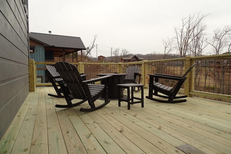 Outdoor dining 4, Hickory Haven, Sevier