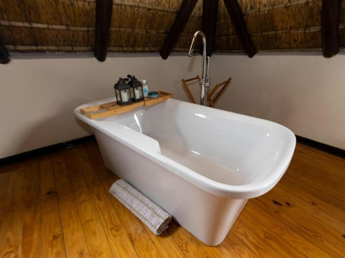 Bathroom 3, Boven Villa, Nkangala