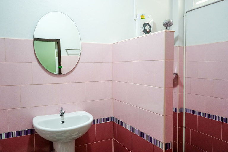 Bathroom 3, Chan De Bua, Muang Chanthaburi