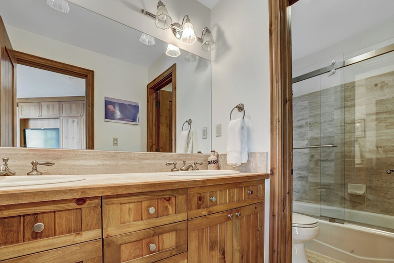 Bathroom 4, Elkhorn Lodge, A Vail Resorts Property, Eagle