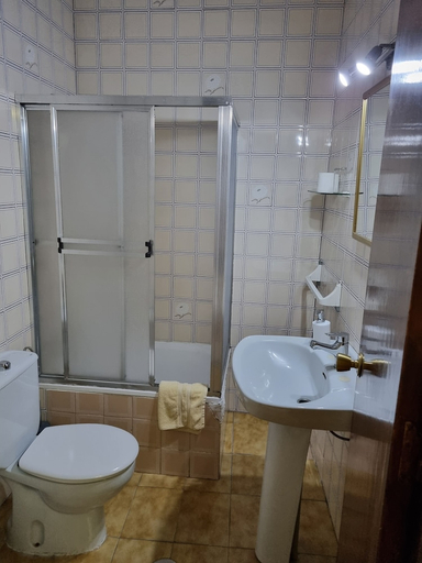 Bathroom 3, Pensión Javier, Sevilla