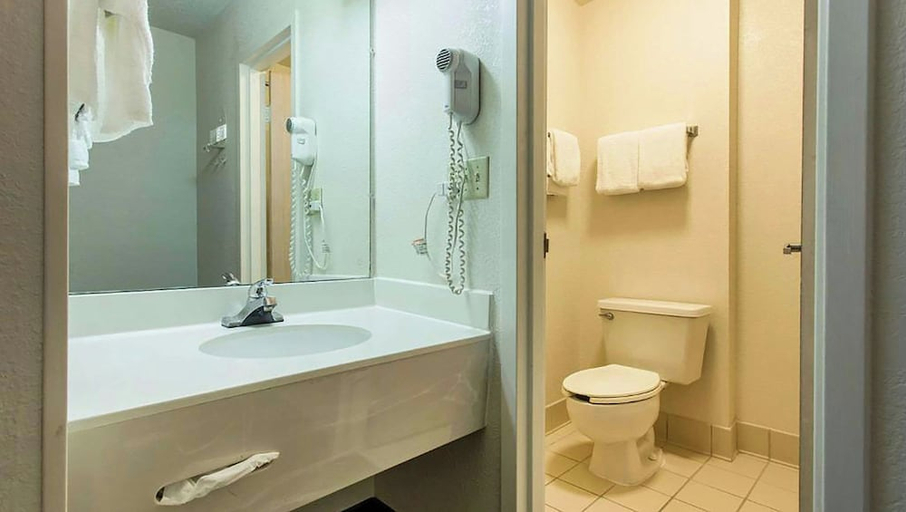 Bathroom 3, Studios & Suites 4 Less Charlotte, Mecklenburg