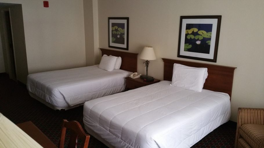 Bedroom 2, Imperial Swan Hotel Suites, Polk