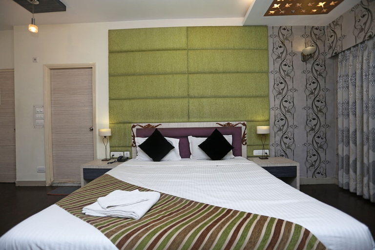 Bedroom 2, Hotel Rushabh Home, Kolkata