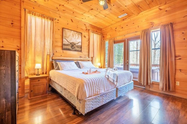 Room 5, Smoky Summit Stays, Sevier