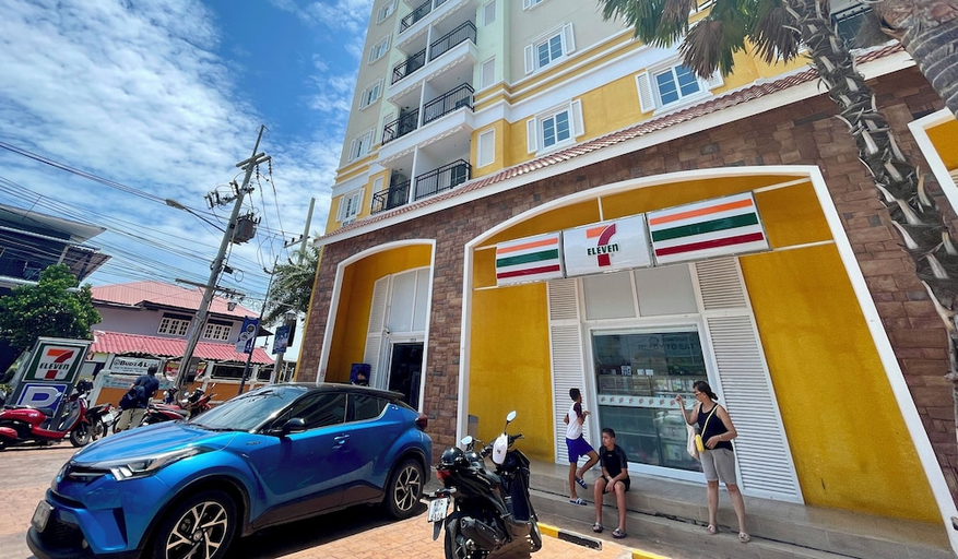 Exterior & Views