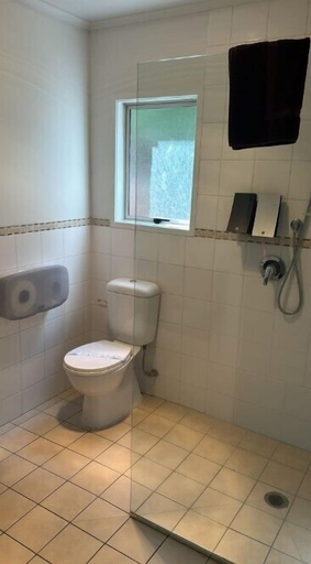 Bathroom 3, Hygate Motor Lodge, Hamilton