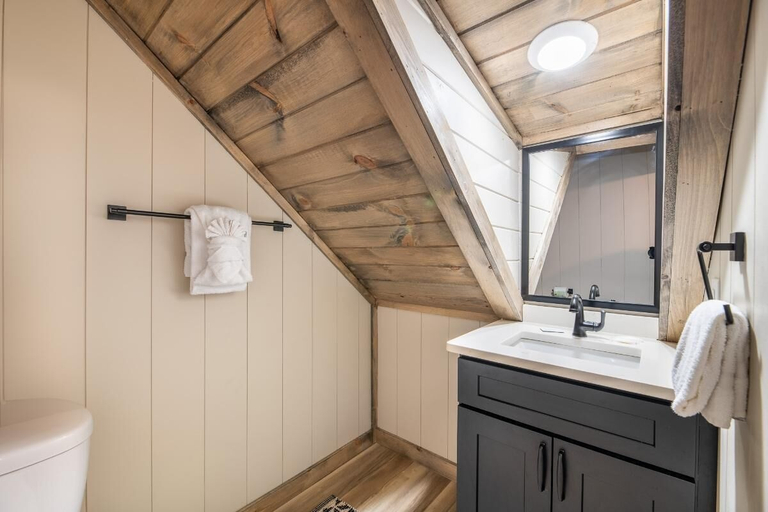 Bathroom 3, Suite Retreat, Sevier