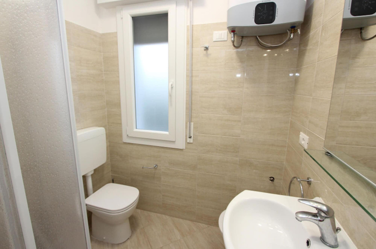 Bathroom 3, Flat in a villa with balcony, Venezia