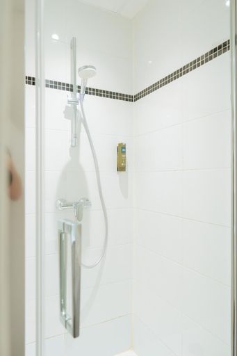 Bathroom 4, Logis Hotel Restaurant Bellevue Annecy, Haute-Savoie