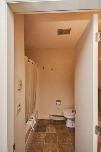 Bathroom 2, River View Resort, Oxford