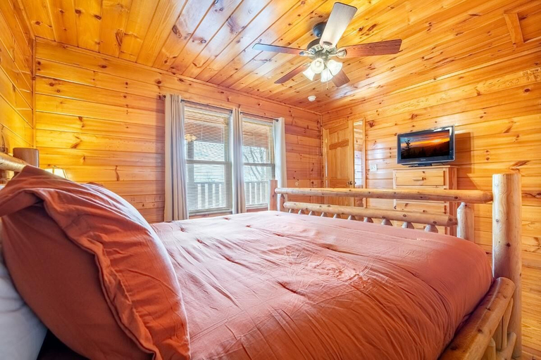 Room 4, Mountain Breeze, Sevier