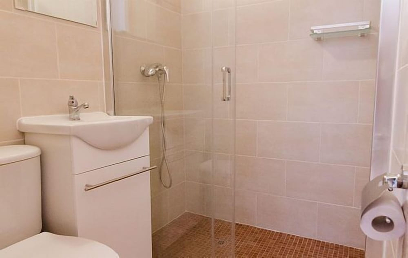 Bathroom 5, Embat Hostel, Baleares