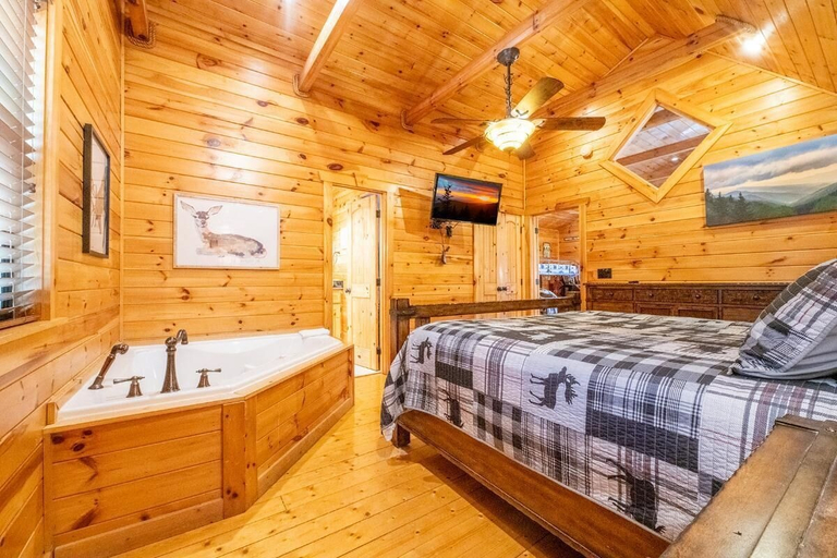 Room 2, Rhythm & Blues, Sevier