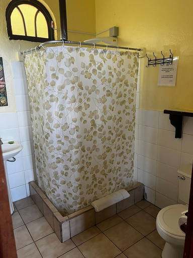 Bathroom 3, Hotel La Colina, Aguirre
