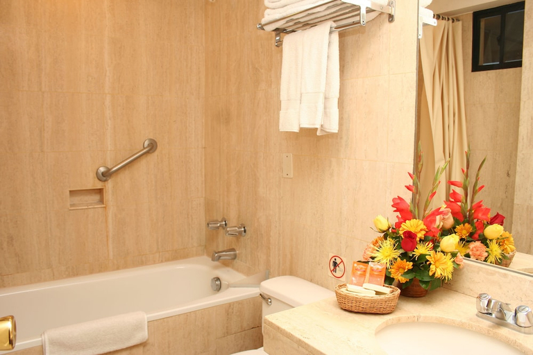 Bathroom 3, Agustos Urubamba Hotel, Urubamba