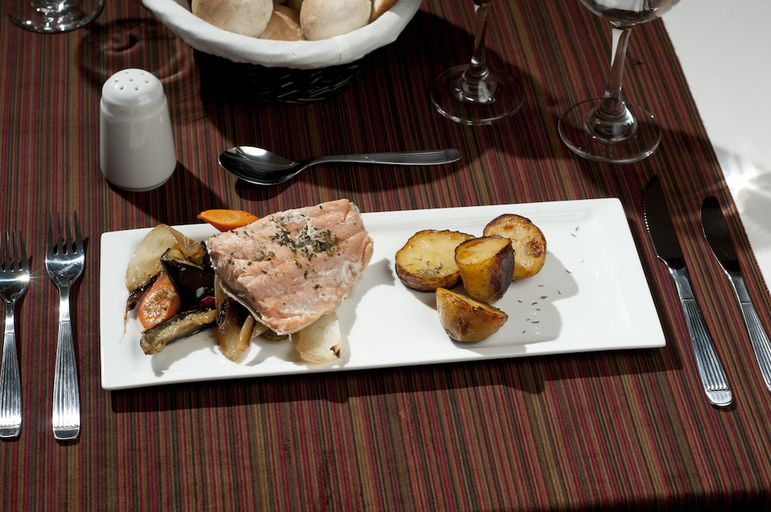Food & Drinks 5, Montana Resort, Los Lagos