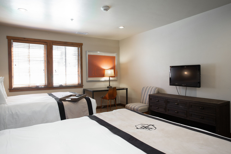 Bedroom 2, Silver Baron Lodge, Summit
