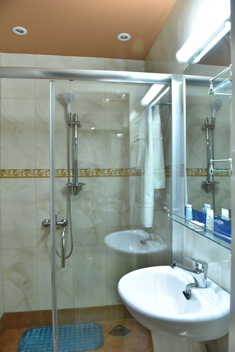 Bathroom 4, Interservice Hotel, Kampala