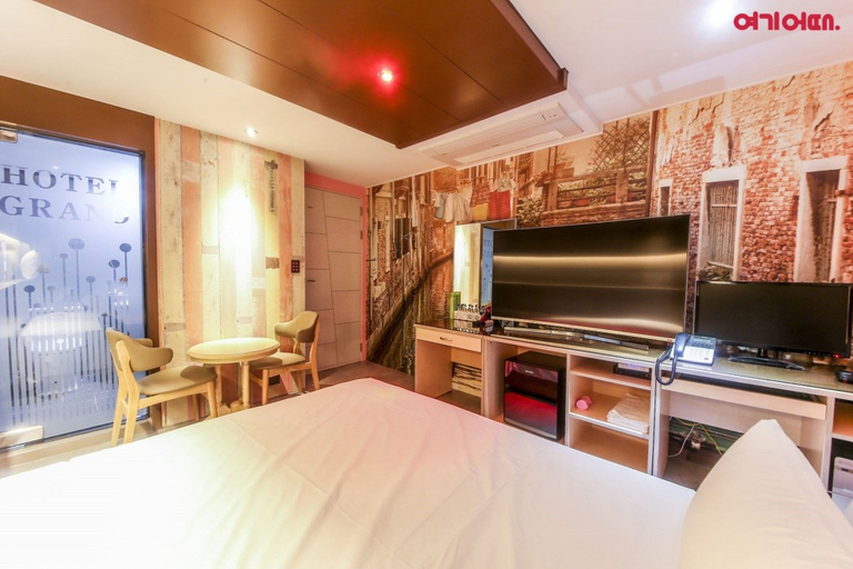 Bedroom 2, Grand Motel, Chuncheon