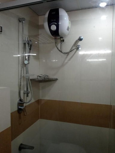 Bathroom 4, Hotel Chembiyan, Pudukkottai