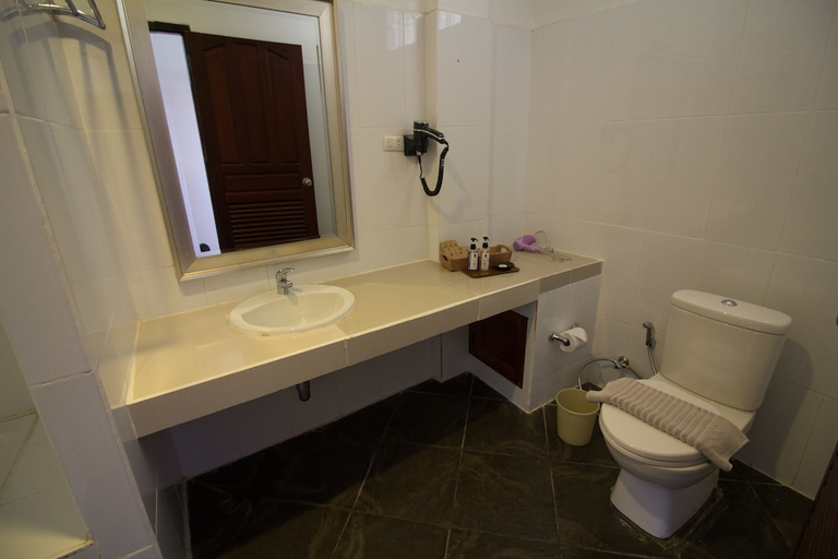 Bathroom 5, Silver Naga Hotel, Vangvieng