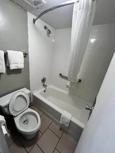 Bathroom 3, Southern Inn Manchester TN I 24, Coffee