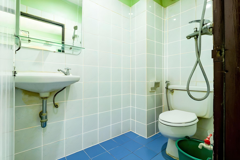 Bathroom 4, Woodlands Inn, Bang Rak
