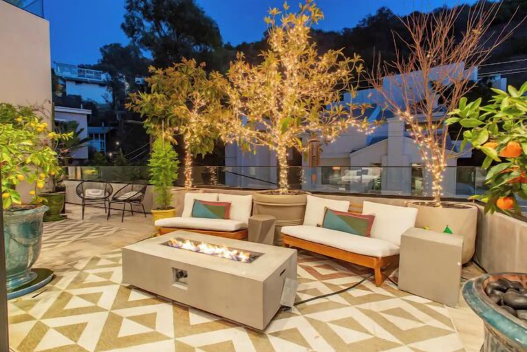 Exterior 3, Willow Glen, Los Angeles