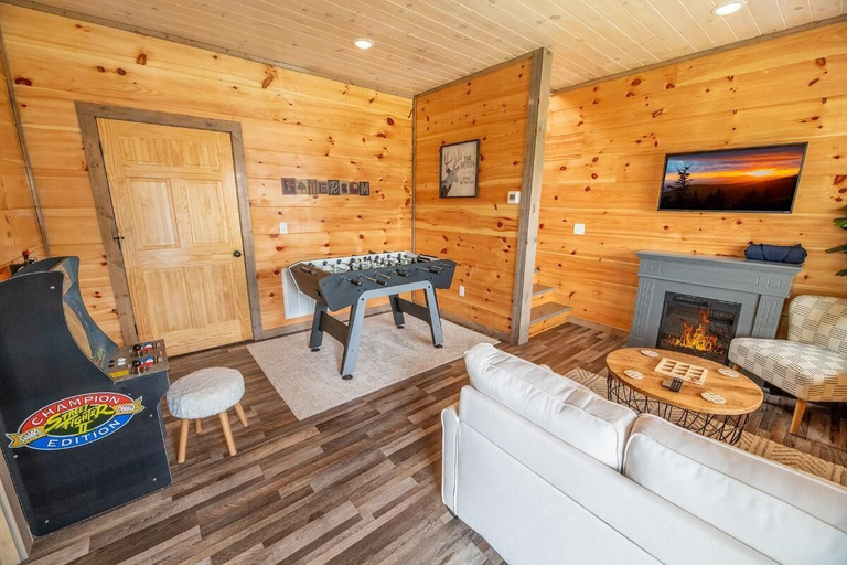 Living area 2, Little Slice of Heaven, Sevier