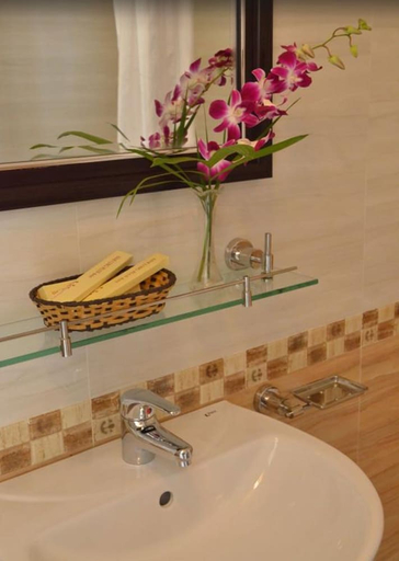 Bathroom 4, Nam Long Plus Hotel, Đồng Hới