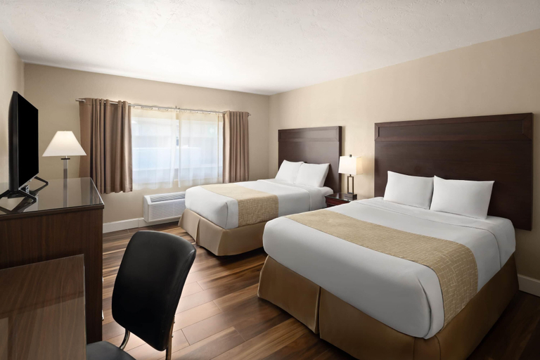 Bedroom 5, Travelodge by Wyndham Everett City Center, Snohomish