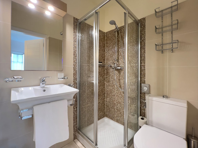 Bathroom 4, ASPALATHRAS WHITE HOTEL, South Aegean