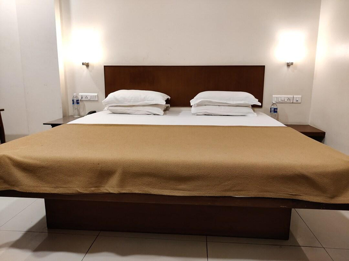 Bedroom 2, Hotel Gulmohr, Pune