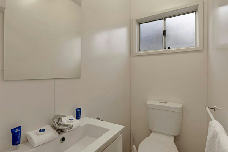 Bathroom 5, Discovery Parks - Pambula Beach, Bega Valley