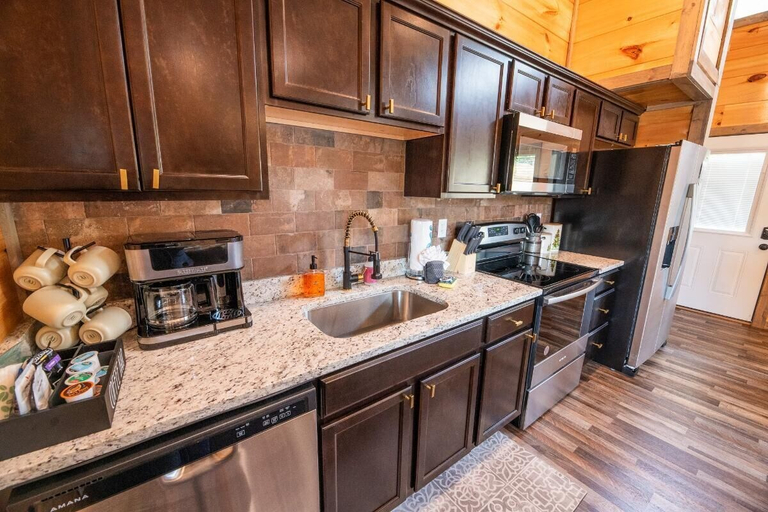 Private kitchen, Little Slice of Heaven, Sevier