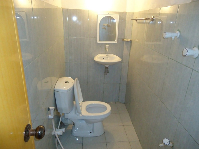 Bathroom 3, Tree House Holiday Home, N. Palatha East
