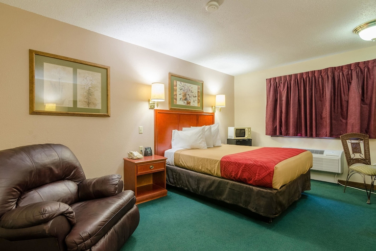 Others 5, Rodeway Inn Mitchell, Davison