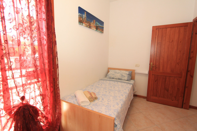 Others 5, Begonia Villas, Ferrara
