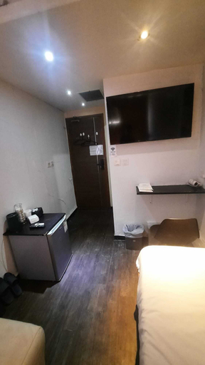 Room 5, Oasis Apartments, Kowloon