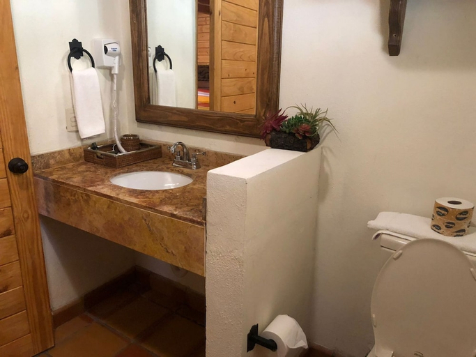 Bathroom 4, Bosques de Monterreal, Arteaga