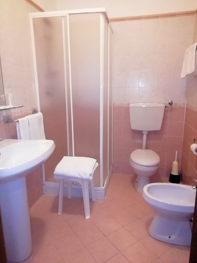 Bathroom 4, Hotel Rita, Ravenna