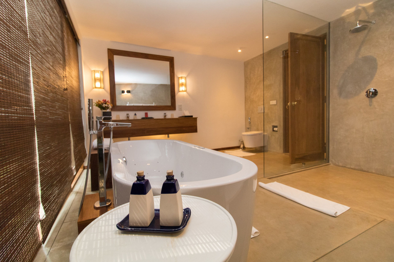 Bathroom 5, Kings Pavilion, K.F.G. & G. Korale