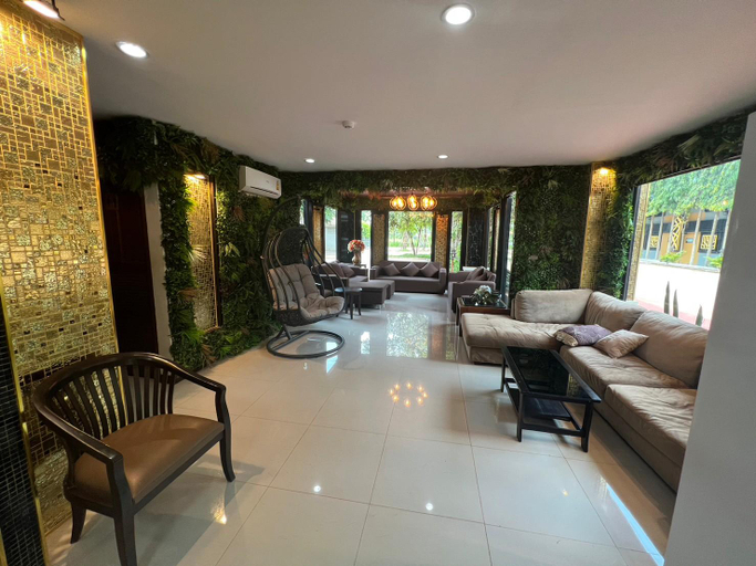Others 2, The Green Hotel 304, Sri Mahar Pho