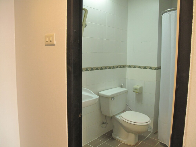 Bathroom 3, Dusit Hotel at Sakon Nakhon, Muang Sakon Nakhon