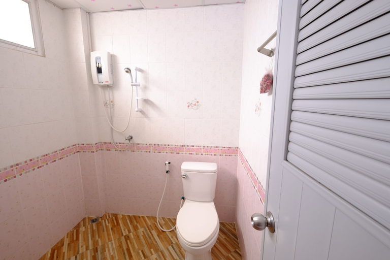Bathroom 3, Livable Hotel, Muang Sakon Nakhon