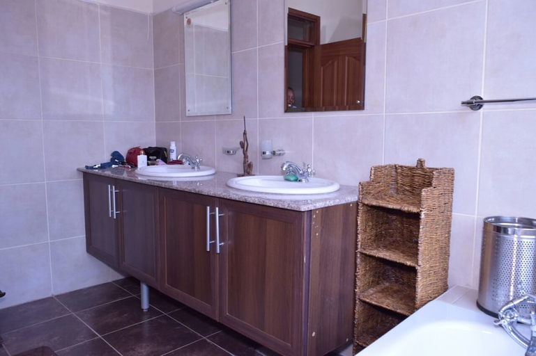 Bathroom, Ringsview, Dagoretti North